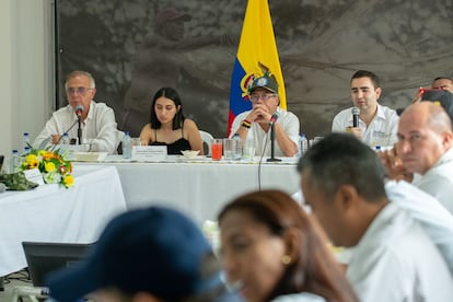 El presidente de Colombia, Gustavo Petro, en un consejo de seguridad, en el sur de Bolívar, este sábado 20 de agosto.