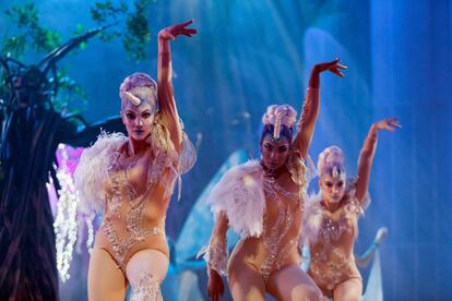 Espectáculo durante la Gala de Elección de la Reina del Carnaval de Santa Cruz de Tenerife.