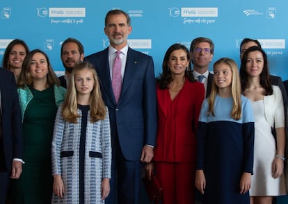 Este es el primer acto oficial de la princesa Leonor en Cataluña, en el que entregará los premios Princesa de Girona 2019, en medio de las protestas y movilizaciones independentistas por la sentencia del 'procès'.
