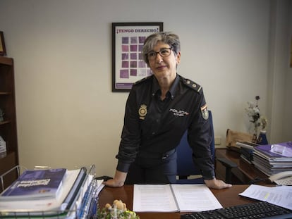 Elena Palacios, jefa de las unidades policiales de Familia y Mujer, en su despacho en Madrid.