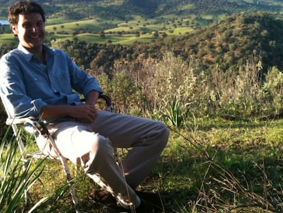 Roque Bergareche Mendoza, en un paraje de la finca familiar de Hornachuelos (C&oacute;rdoba).