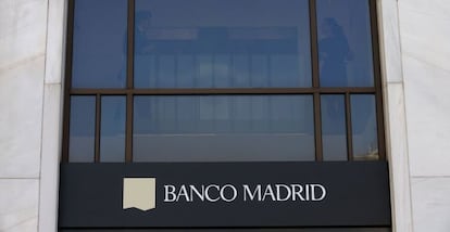  Sede del Banco de Madrid en la plaza de Col&oacute;n. 