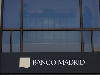  Sede del Banco de Madrid en la plaza de Col&oacute;n. 