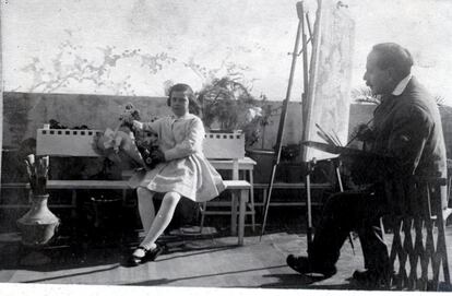 Fillol pintando a su hija Magda, en el estudio de Cirilo Amorós.