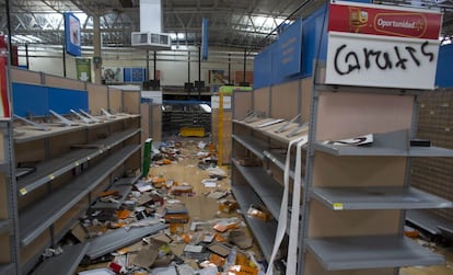 Un centro comercial en Los Cabos tras el paso del huracán 'Odile' y el posterior saqueo.