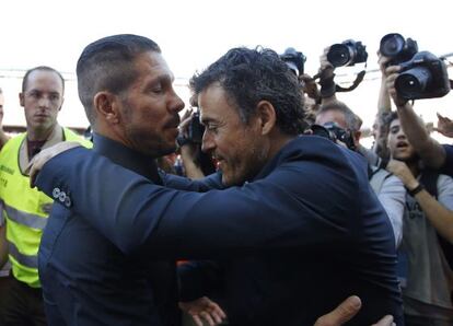 Simeone felicita a Luis Enrique por el título de Liga conquistado.