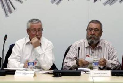 Los secretarios generales de CCOO y UGT, Ignacio Fernndez Toxo (i) y Cndido Mndez (d). EFE/Archivo