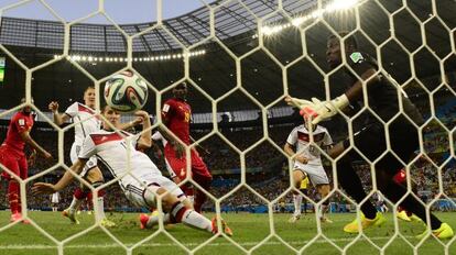 Klose marcou seu gol histórico e se iguala a Ronaldo como artilheiro (15 gols) das Copas.