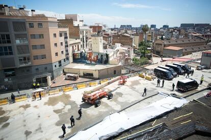 Los Mossos d'Esquadra desalojaron el lunes el centro social okupado de Can Vies en el barrio de Sants de Barcelona.