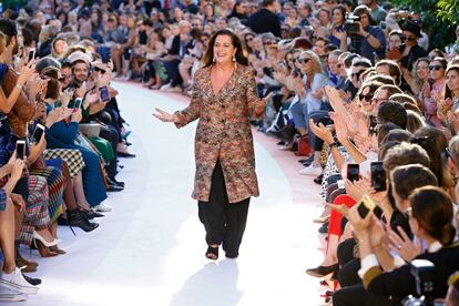 Angela Missoni, que acaba de abandonar la dirección creativa de la firma, en un desfile de 2018.