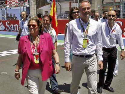 Bernie Ecclestone, con Rita Barber&aacute; y Alberto Fabra, en el pasado Gran Premio de Europa en Valencia.