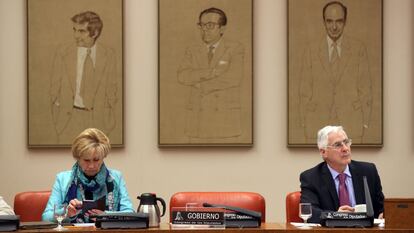 Silla vacía del ministro Pedro Morenés en la comisión de Defensa del Congreso.
