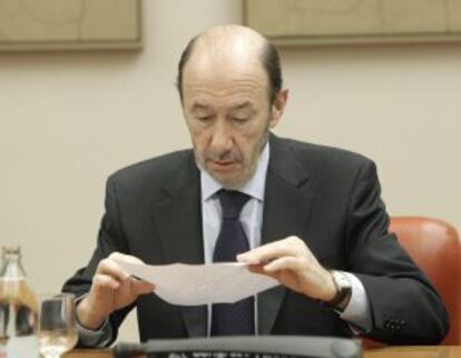 Rubalcaba, ayer en la reunión del Grupo Socialista.