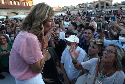 Varios miles de personas han aguantado al sol en Matadero para escuchar a Yolanda Díaz.