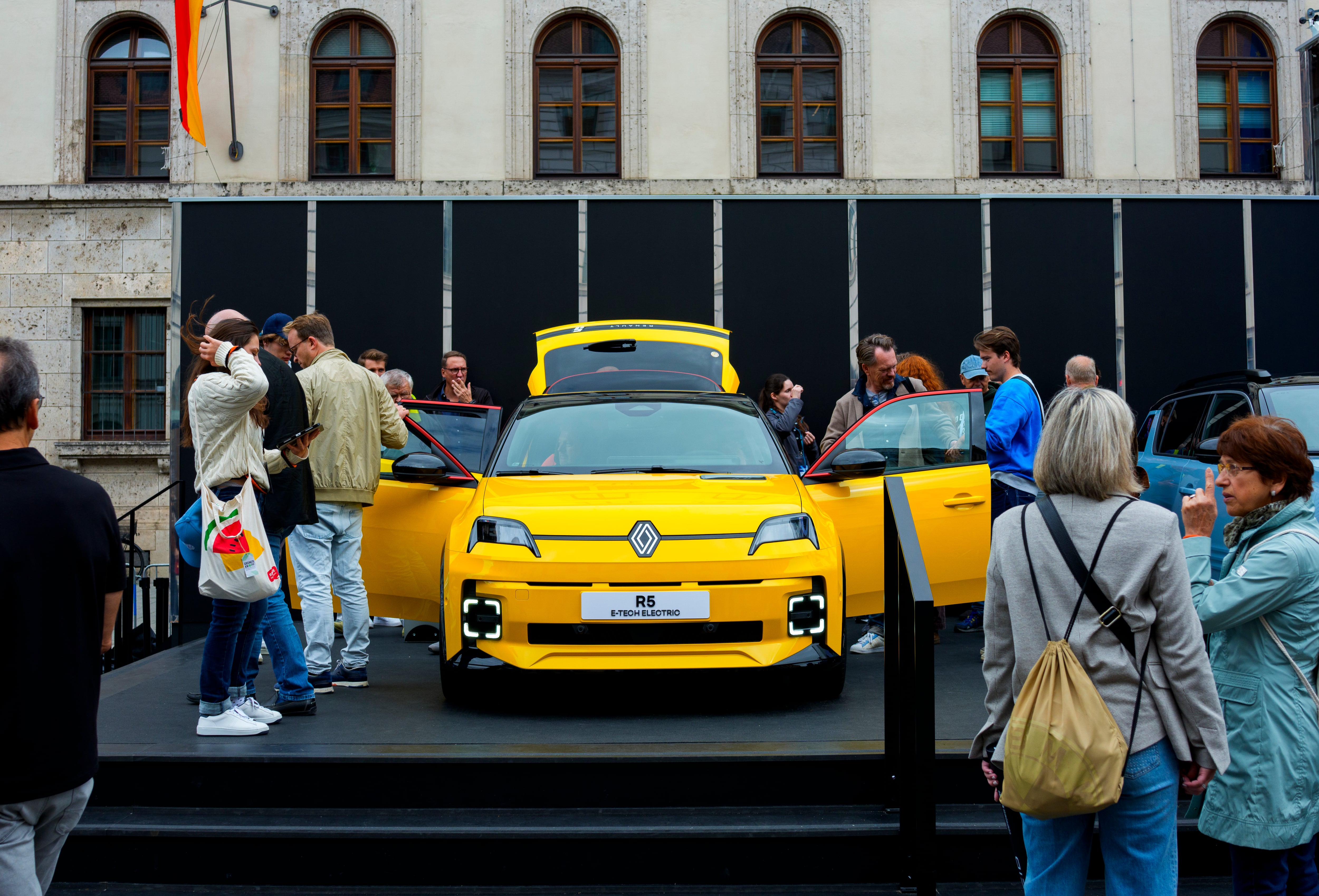 El Renault 5 en el Open Space de la marca en el marco del Salón del Automóvil de Múnich en septiembre de 2025.