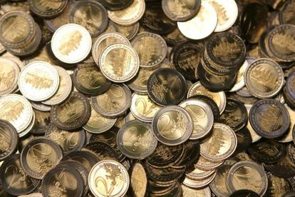 Monedas de dos euros recién acuñadas, en Berlín.
