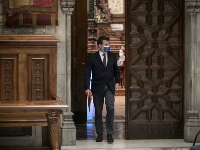 Manuel Valls abandona la sala de plenos del Ayuntamiento de Barcelona el pasado viernes, su último pleno.