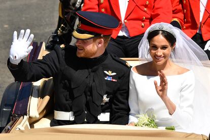 Cuando la pareja ha abandonado la capilla de San Jorge y ha recorrido durante media hora las inmediaciones del Castillo de Windsor.