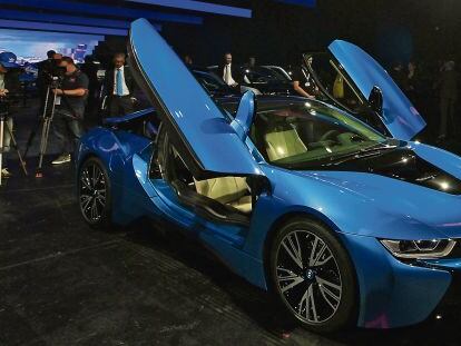El BMW i8 es un deportivo con mecánica híbrida enchufable.