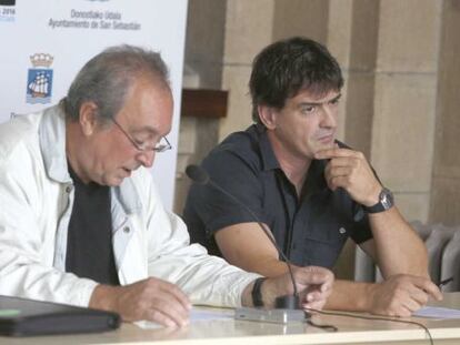 Los portavoces de la plataforma Itxas Aurre, Galparsoro y Zubeldia, durante la rueda de prensa que han ofrecido.