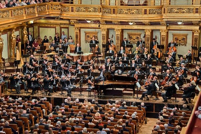 Vista general del escenario de la sala dorada durante el ‘Concierto para piano núm. 1’ de Chaikovski, con Mirga Gražinytė-Tyla dirigiendo y Yuja Wang como solista, el pasado 4 de mayo en el Musikverein.