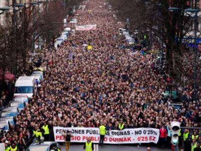 Los pensionistas protestan en más de un centenar de manifestaciones en ciudades de toda España