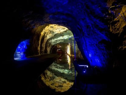 Interior de una mina em Cundinamarca, Colômbia.