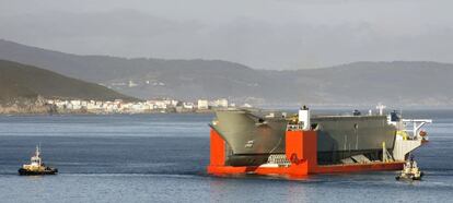 El 'Blue Marlin' a primera hora de ayer tras zarpar del puerto exterior de A Coruña