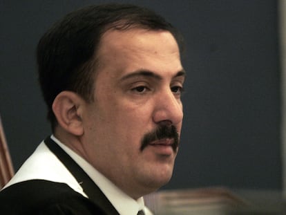 El juez iraquí Mohamed al Oreibi preside el juicio contra Sadam Husein, en Bagdad en septiembre de 2006.