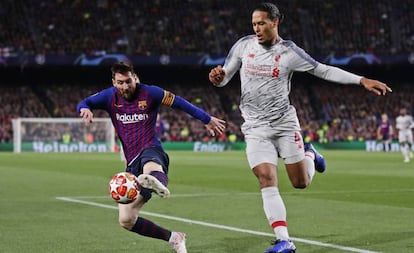 Messi y Van Dijk, durante el Barcelona-Liverpool.