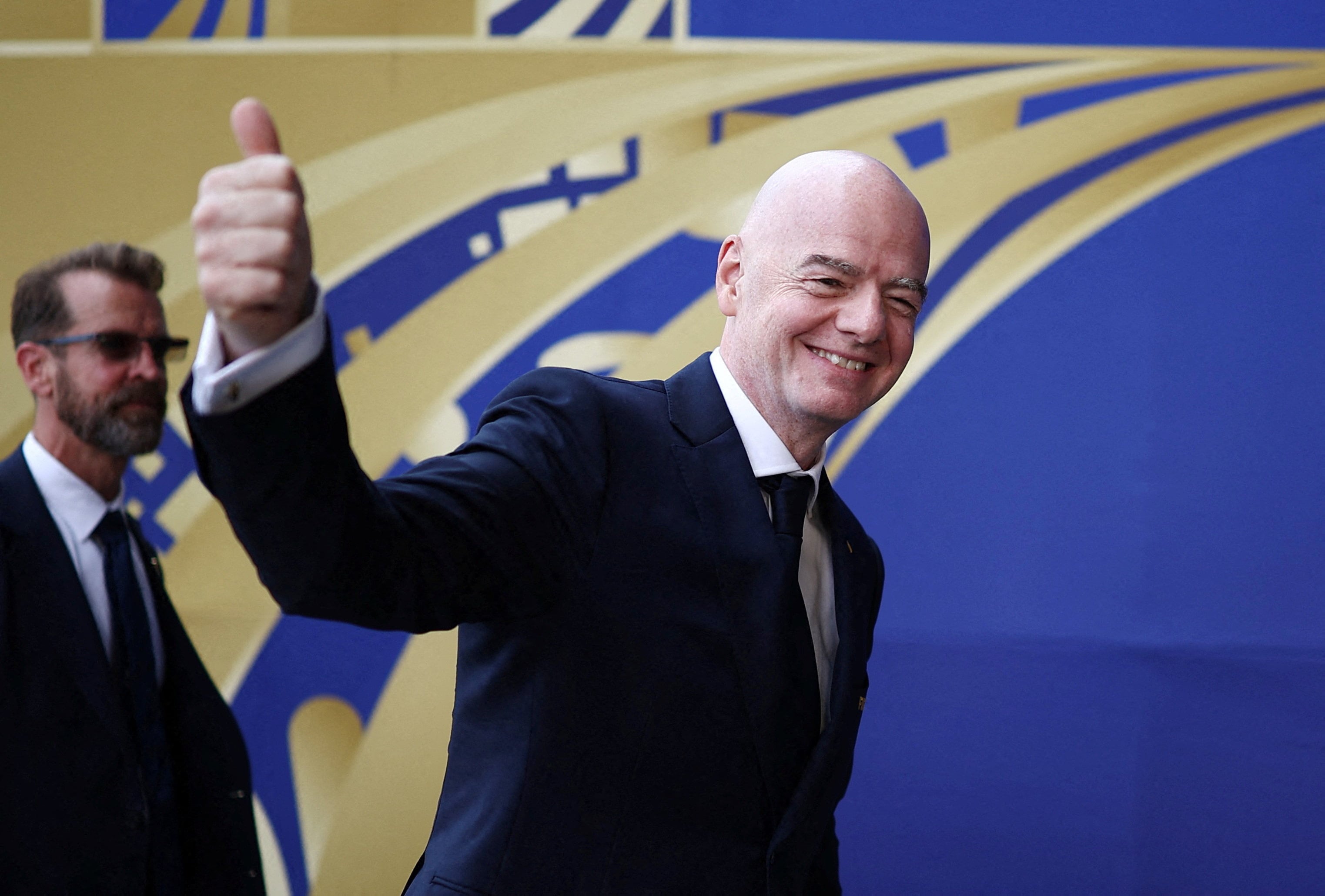 Infantino amenaza al fútbol mundial