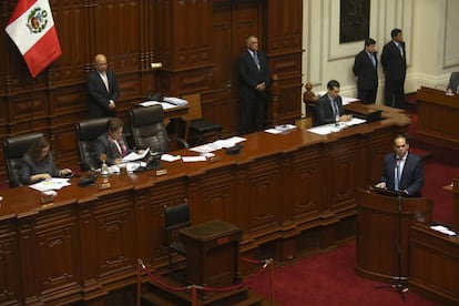 Fernando Zavala (derecha) en la exposici&oacute;n del plan de gesti&oacute;n del gobierno de Kuczynski.