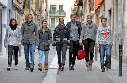 De izquierda a derecha, Lourdes Domínguez, María José Martínez, Nuria Llagostera, Silvia Soler, Garbiñe Muguruza, Laura Pons y Carla Suárez.