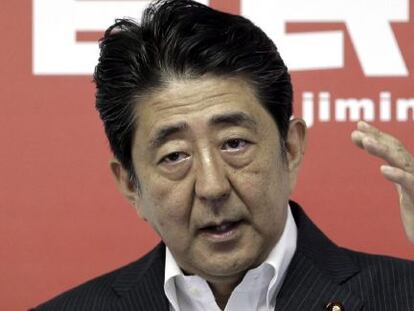 El primer ministro de Jap&oacute;n y l&iacute;der del Partido Liberal Dem&oacute;crata (PLD), Shinzo Abe, ofrece una rueda de prensa en la sede del Partido en Tokyo, Jap&oacute;n, hoy, 11 de julio de 2016. 