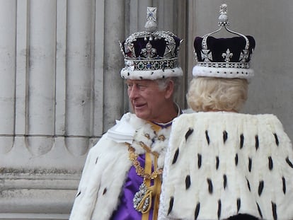 El rey Carlos y la reina consorte Camila, este sábado en Londres, tras la coronación.