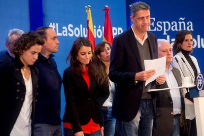 El equipo del PP catalán la noche electoral.