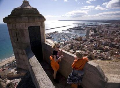 Vista de la bahía de Alicante desde el castillo de Santa Bárbara