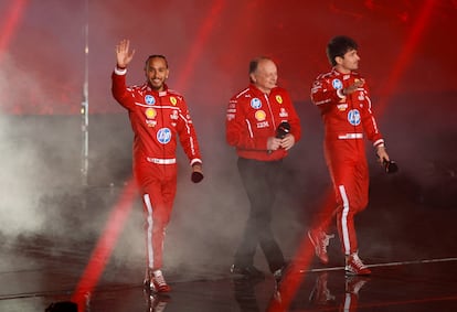 Hamilton, Vasseur y Leclerc, durante la presentación en el O2.