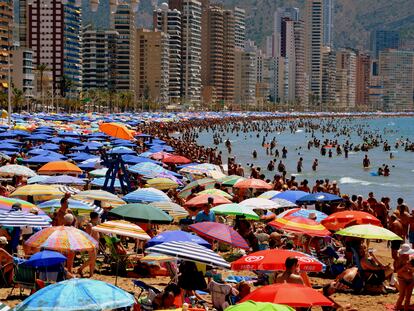 La playa de Benidorm (Alicante) una tarde de verano.