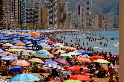 La playa de Benidorm (Alicante) una tarde de verano.