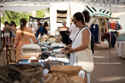 Un puesto en el mercadillo textil Xtant, que se celebra hasta el 20 de junio en Palma (Mallorca).