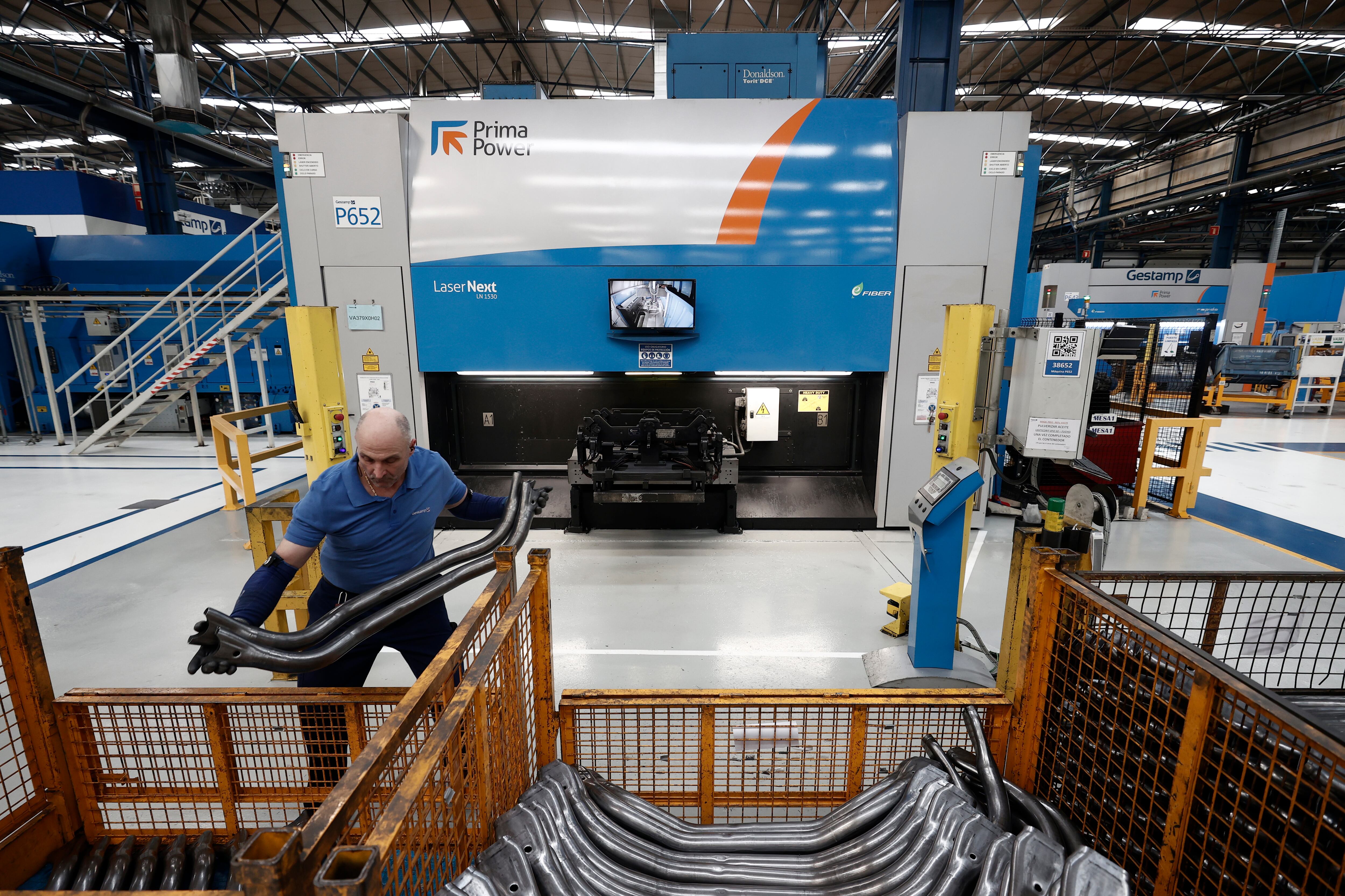 Los fabricantes de componentes de coches mantuvieron empleo y facturación en 2025 pese al difícil contexto