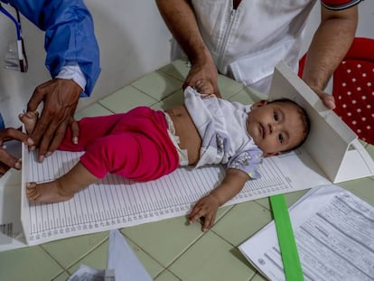 Uno de los niños atendidos en el centro médico que utiliza Médicos Sin Fronteras en el pueblo colombiano de La Gabarra, Norte de Santander, de lunes a viernes, desde 2018.