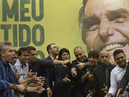 Deputados eleitos pelo PSL no Rio, em coletiva de imprensa nesta quinta. 