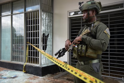 Un guardia de seguridad en Valle de Cauca, Colombia, el 20 de mayo de 2024.