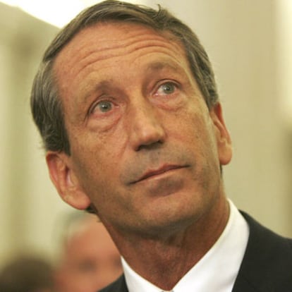 El gobernador de Carolina del Sur, Mark Sanford, admite entre lágrimas su aventura extramatrimonial en una rueda de prensa en Columbia