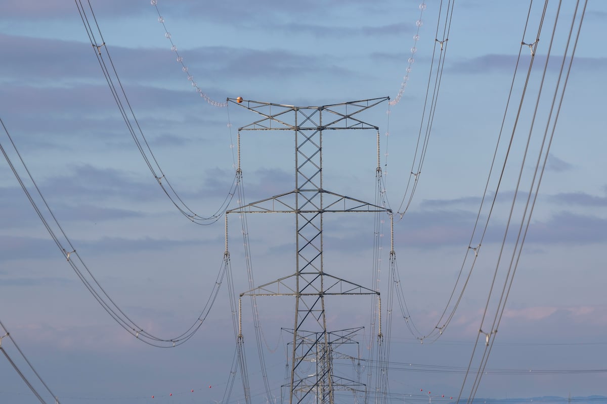 Crisis eléctrica en España: 50% del costo es solo luz
