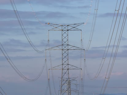 Torres eléctricas en las cercanías de Zaragoza.