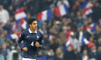 Varane celebra su gol ante Francia.