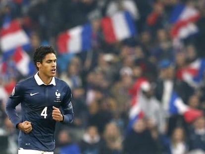 Varane celebra su gol ante Francia.